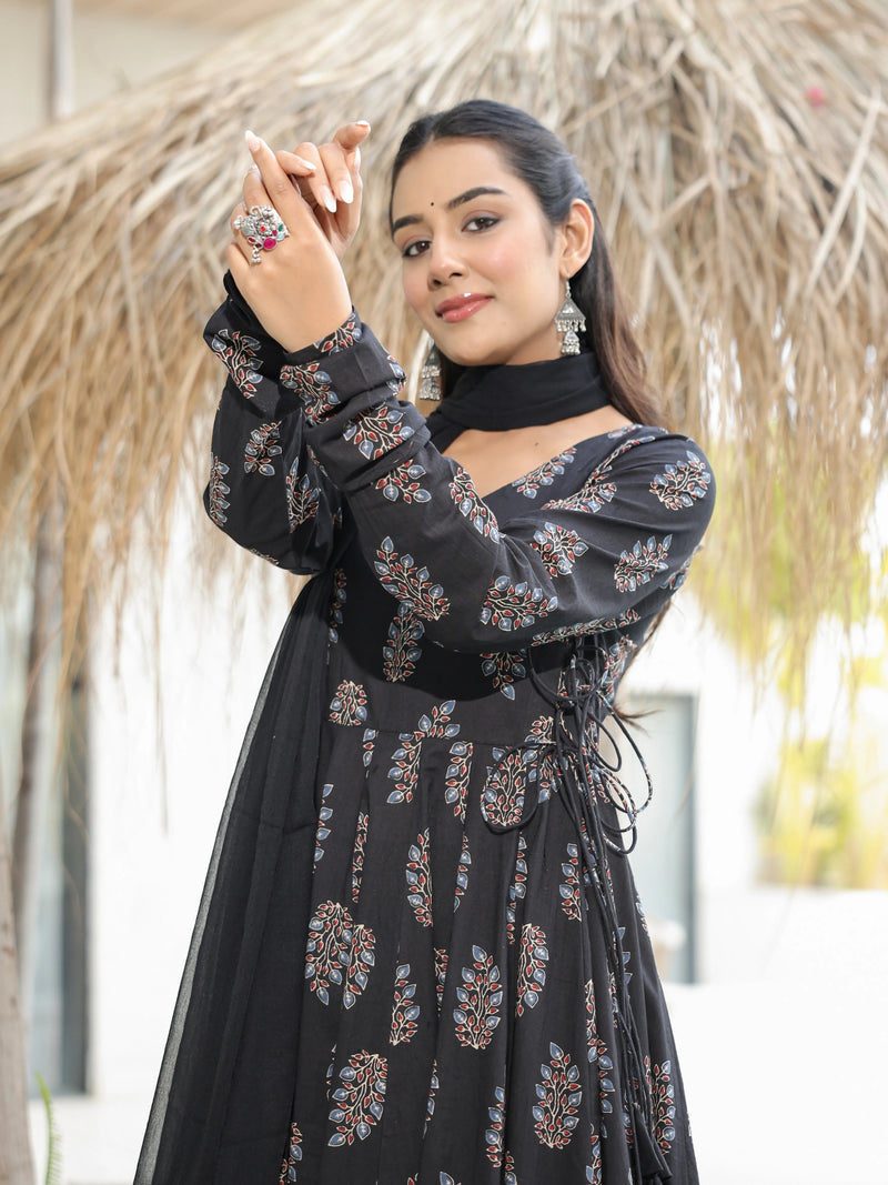 Saumya – Black Tie-Up Cotton Suit Set