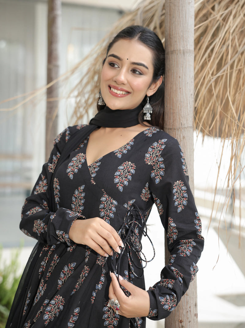 Saumya – Black Tie-Up Cotton Suit Set