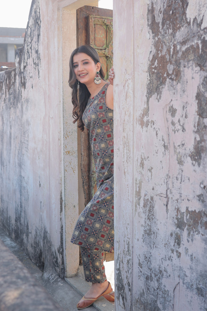 The Shanvi Geometric Printed Cotton Sleeveless Kurta & Pant Set