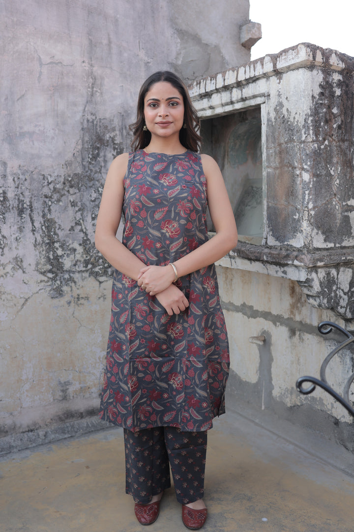 The Saachi Earthy Floral Printed Cotton Sleeveless Kurta & Pant Set