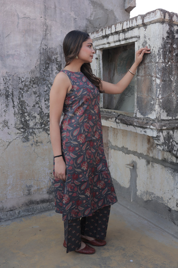 The Saachi Earthy Floral Printed Cotton Sleeveless Kurta & Pant Set
